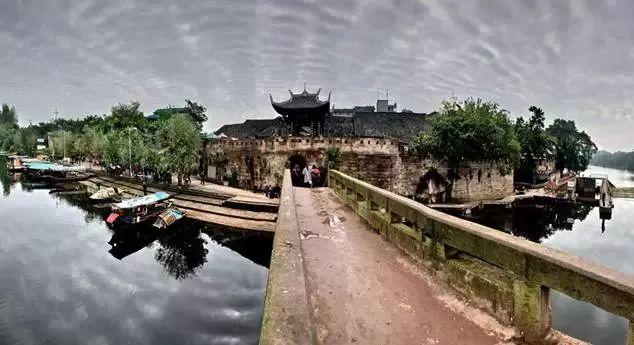 二楼敲薄承重墙，一楼住户心慌慌